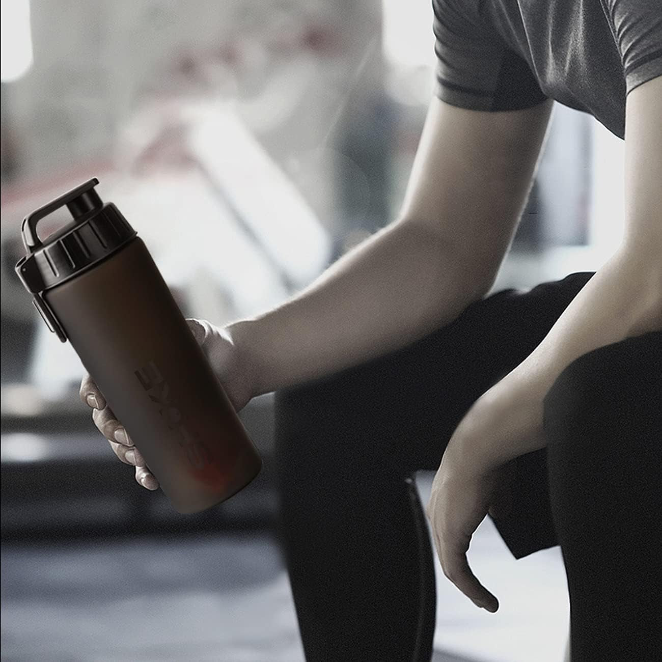 Shaker Cups for Protein Shakes Protein Mixer Shaker Bottle BPA Free & Leakproof Soft Matt Touch Protein Shaker Cup Classic Mixer Cup Easy Clean Sport Shaker Bottles 800ML 28 Oz-Matt Black